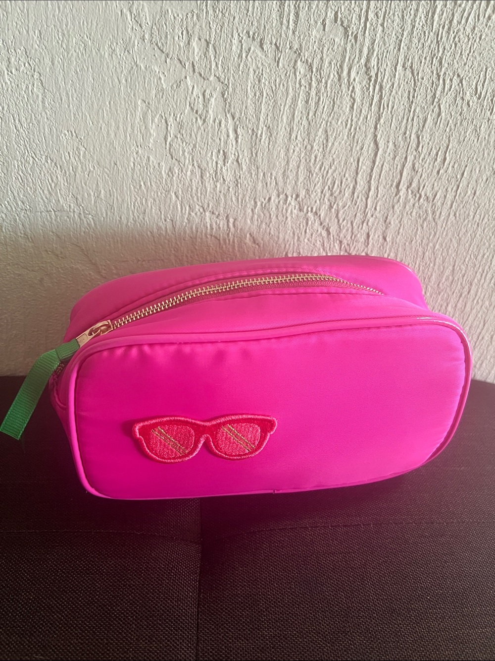 #3042**”4x8” Hot Pink High Heel Cosmetic Pouch - Picture 3 of 17